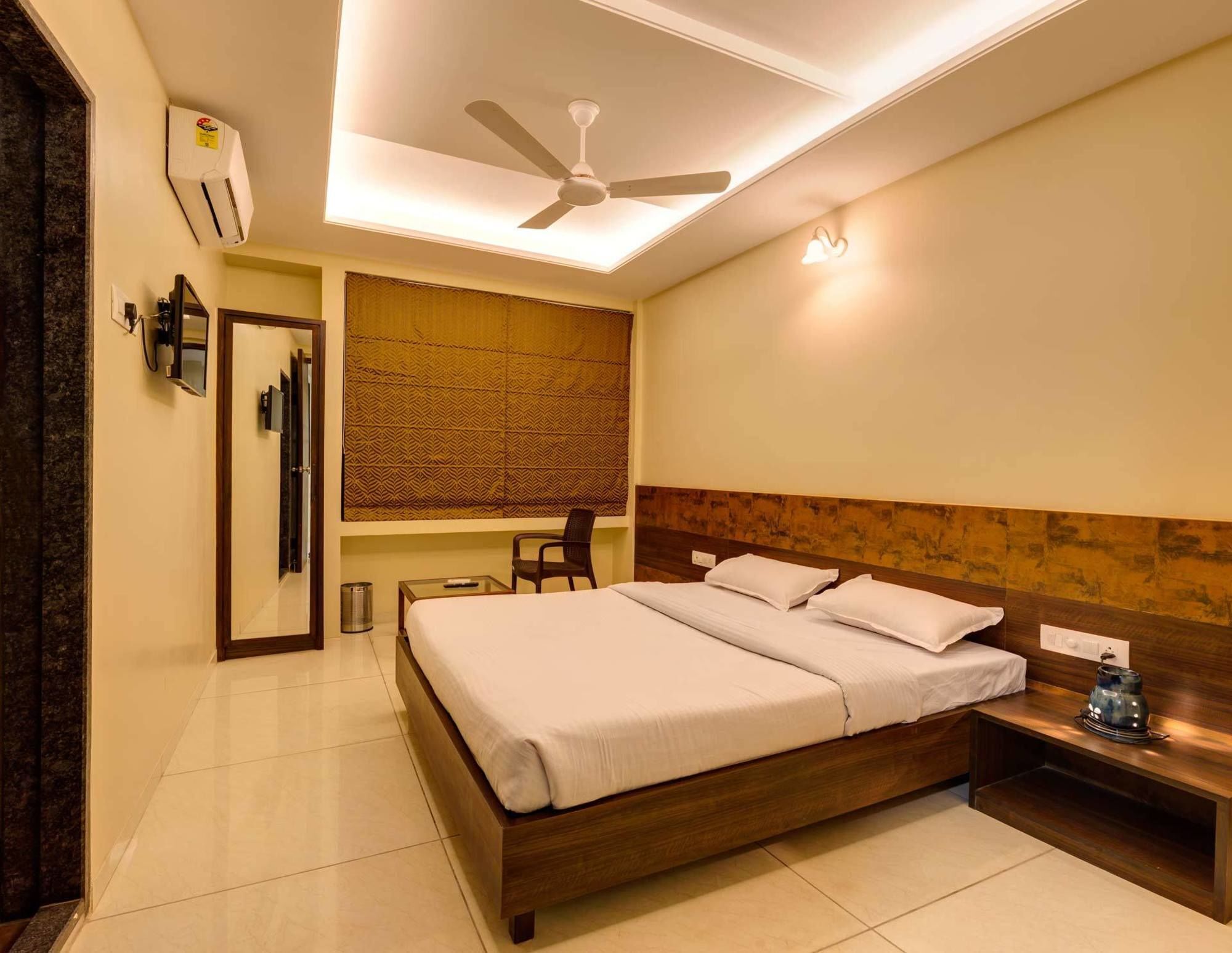 Hotel Darshan Kolhapur Bagian luar foto