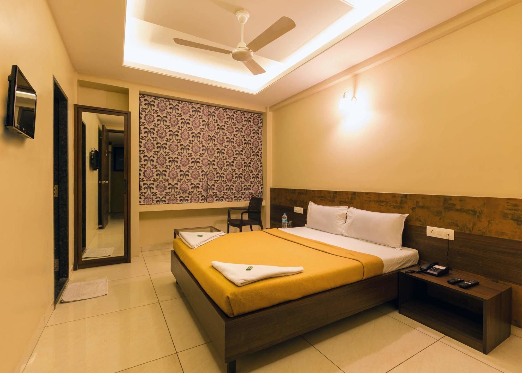 Hotel Darshan Kolhapur Bagian luar foto